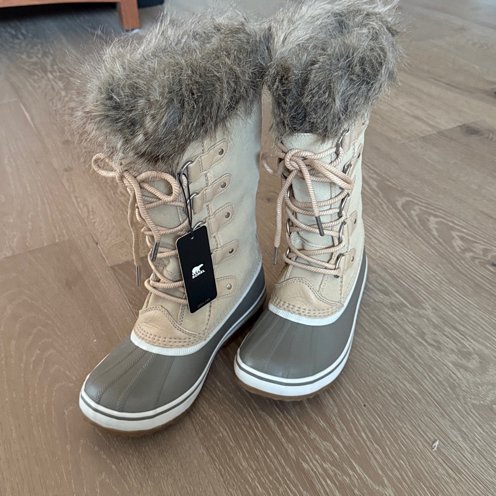 NWT Sorel Beige and Gray Fur-Trimmed Boots